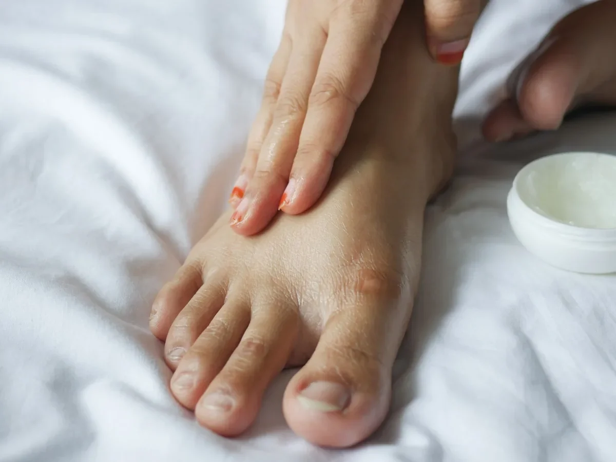 Adapter sa routine de soin des pieds selon leur état