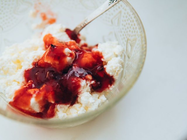 Préparer un cottage cheese maison pour enrichir votre alimentation en protéines