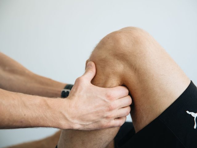 Solutions naturelles pour l’arthrose du genou : alternatives en 2023